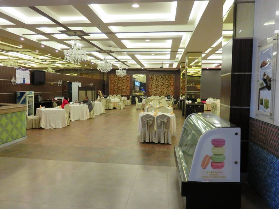 China lokal mit wenig Ambiente  Hotel Grand Mercure Qingdao Airport by Accor