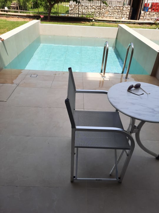 Pool Vantaris Luxury Beach Resort