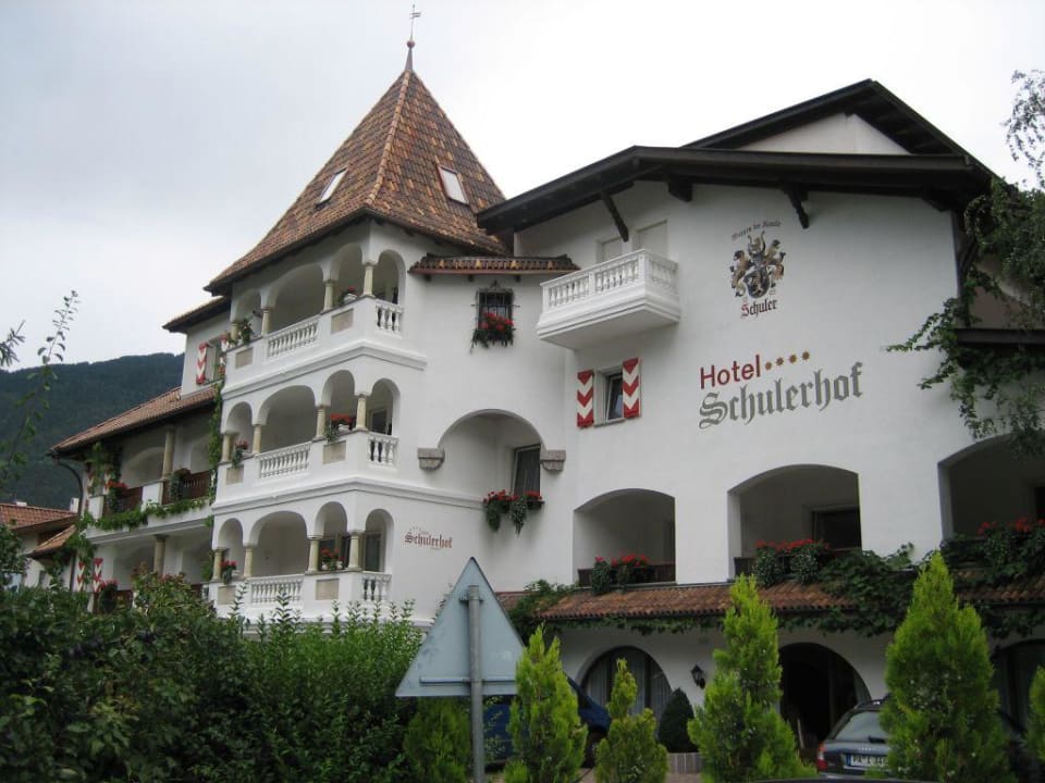 Schulerhof von Parkplatz aus gesehen Vitalpina Hotel Schulerhof