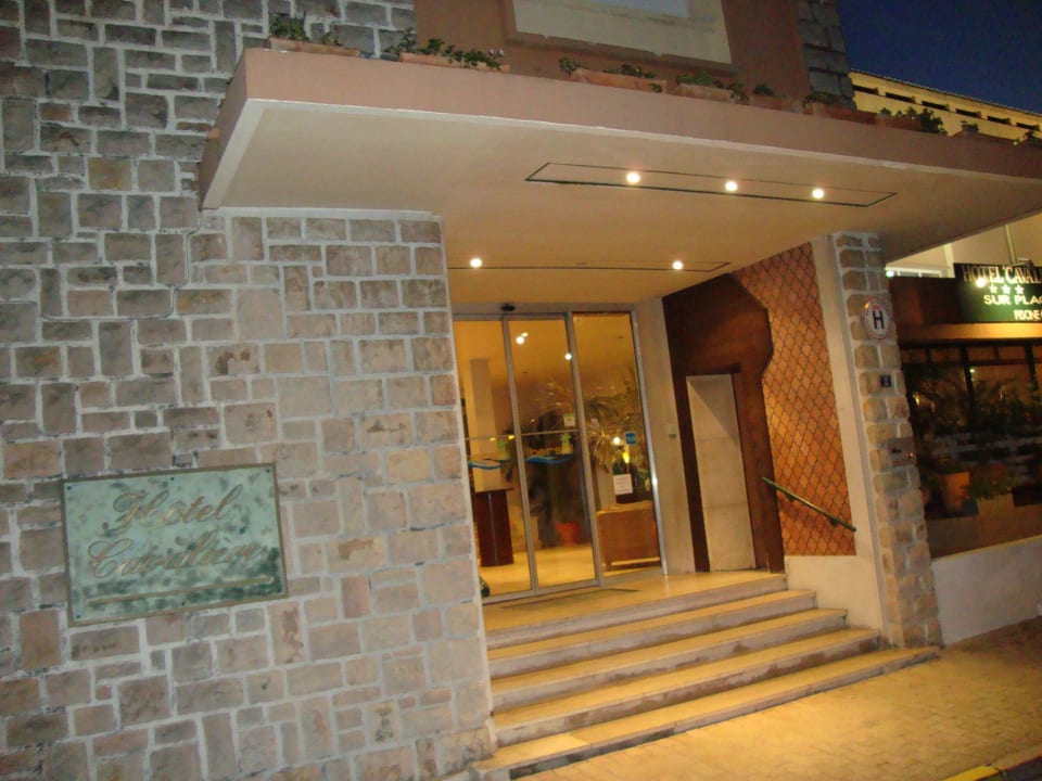 Eingang des Hotels Hotel Ibersol Cavaliere Sur Plage