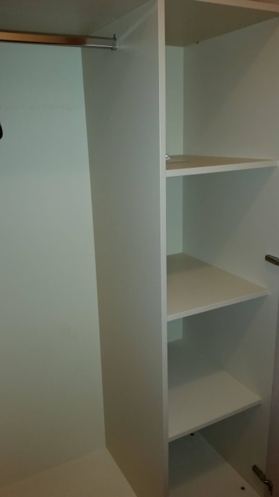 Kleiderschrank Hotel Ampervilla