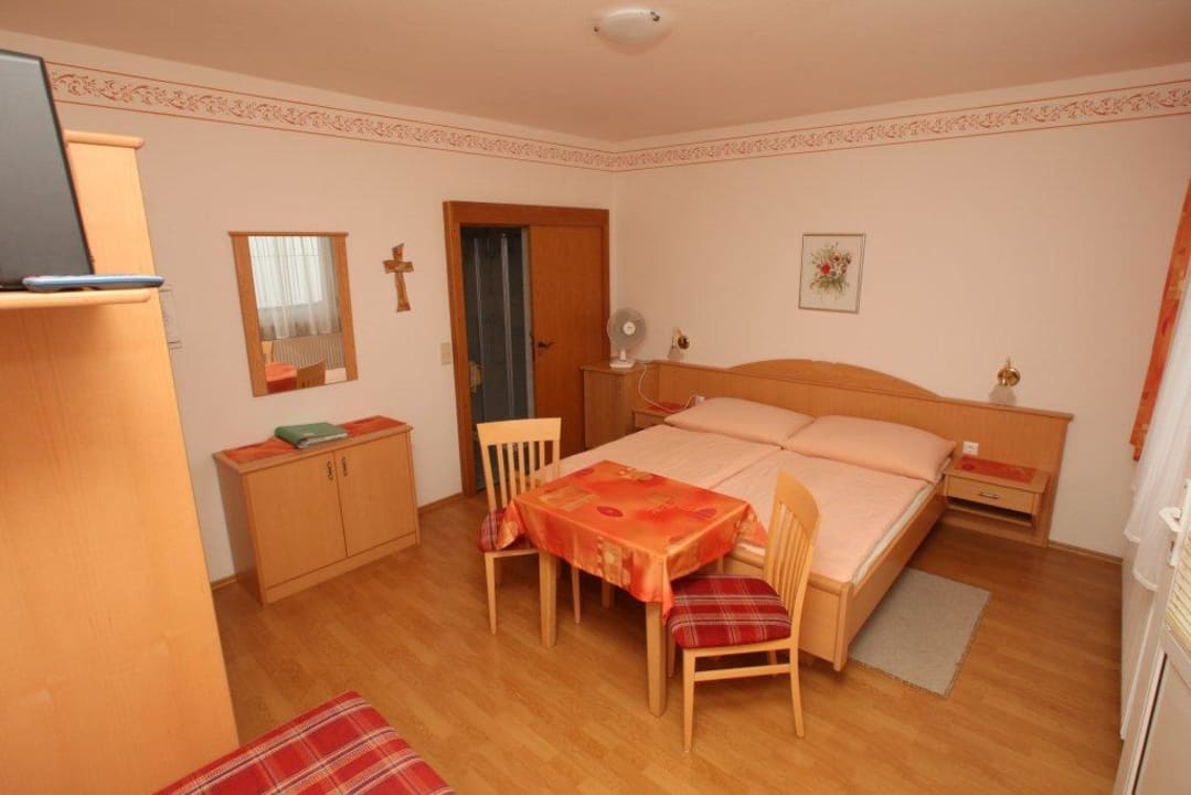 Gästezimmer Arkadenweingut-Gästehaus Heiss