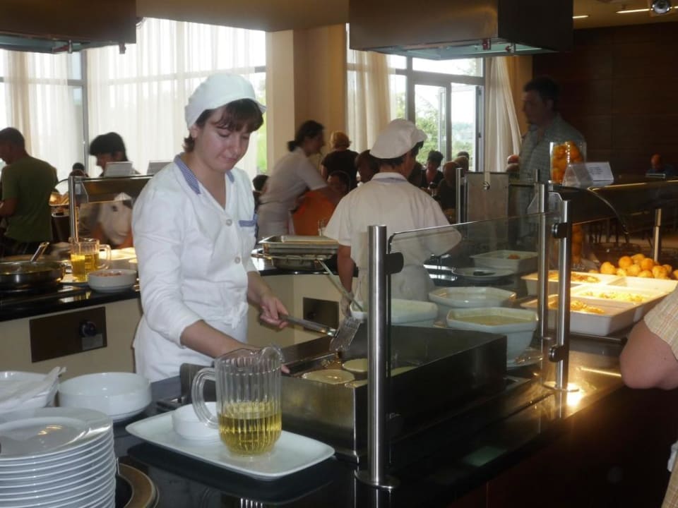 Eierspeiseköchin in der Früh Valamar Parentino Hotel