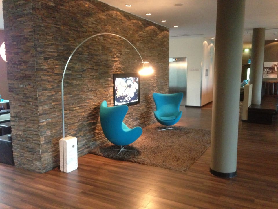 Hotellobby Motel One Hamburg Airport