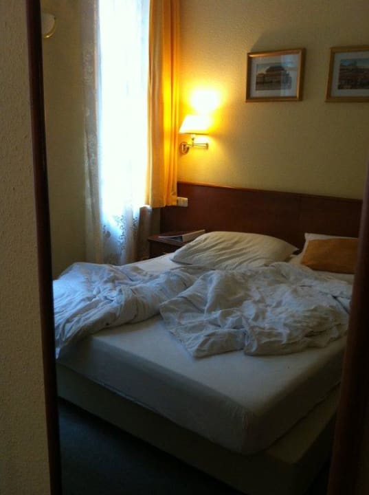 Das Bett spiegelverkehrt Hotel Andel