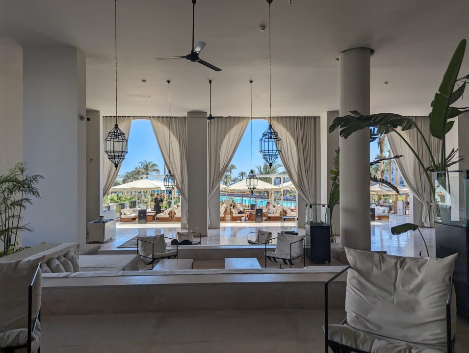 Lobby Serry Beach Resort