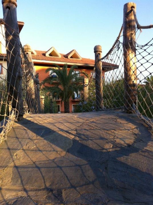 Brücke über Wellenbecken Club Grand Aqua