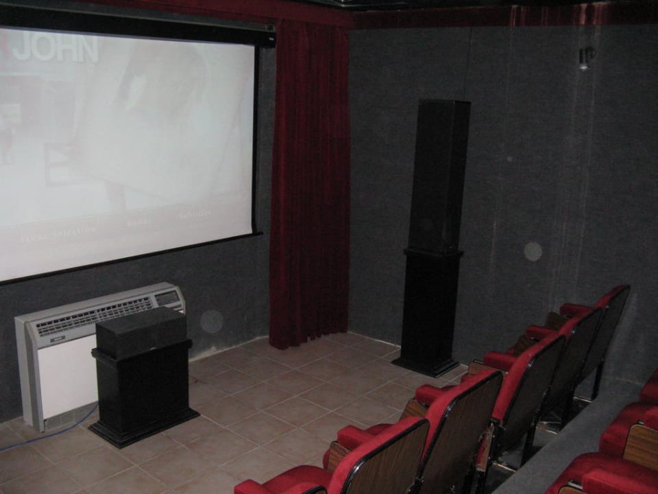 Hoteleigenes Kino Grand Hotel Gozo
