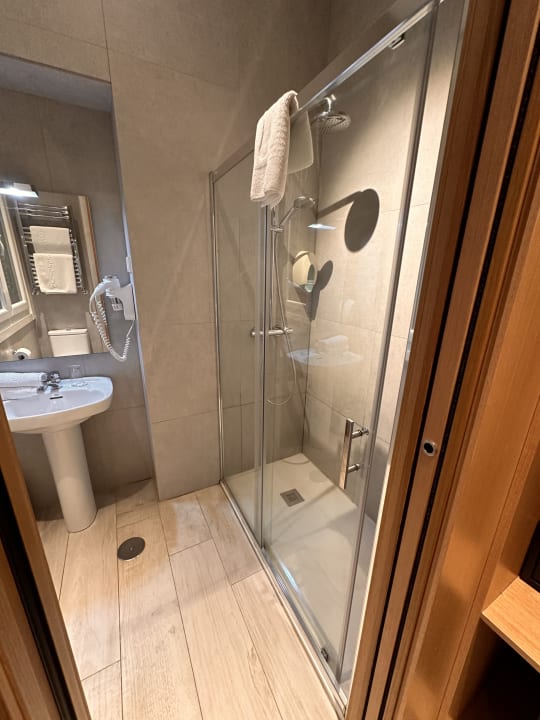 Zimmer Hostal Cervelo