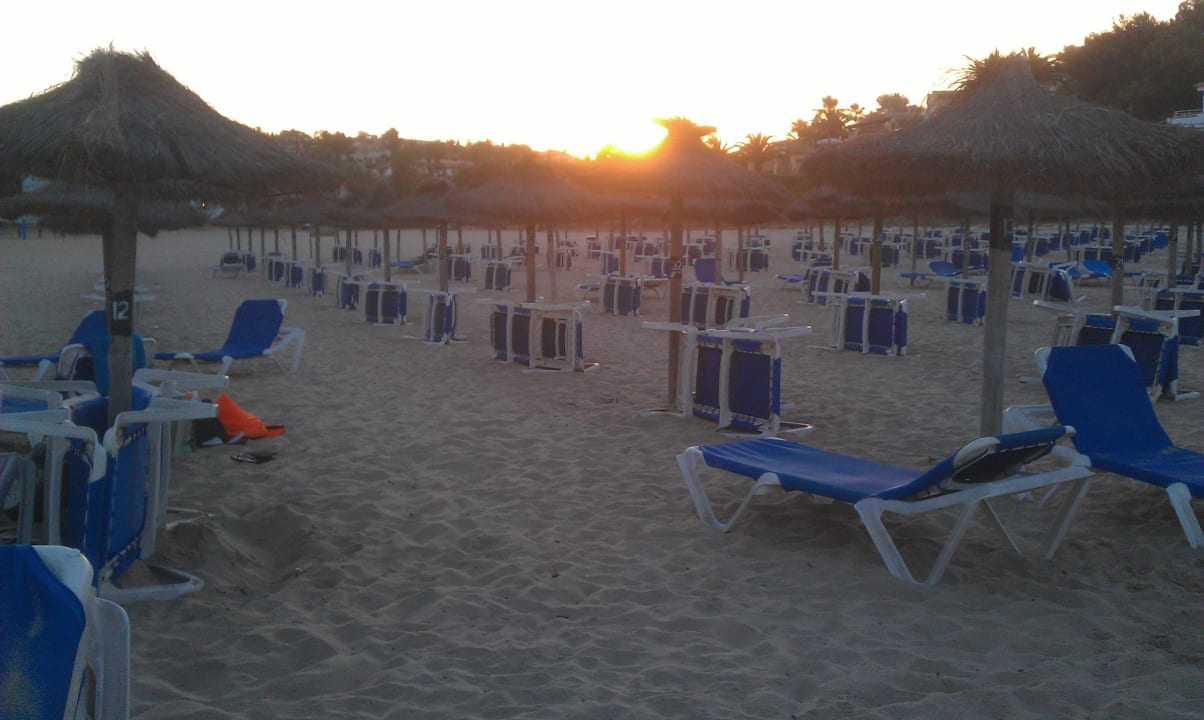 Bucht rechts vom Hotel blau punta reina