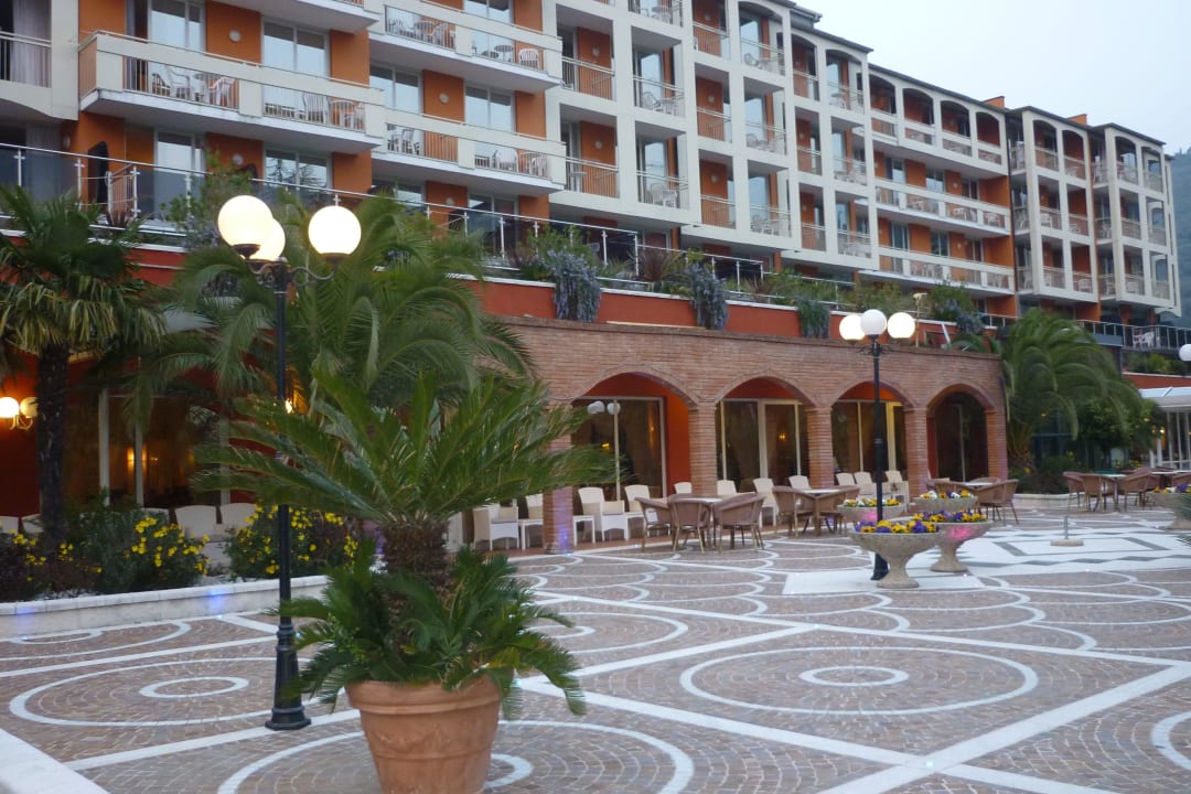 Schön angelegte Terrasse Garda Suite Hotel - Tonelli Hotels