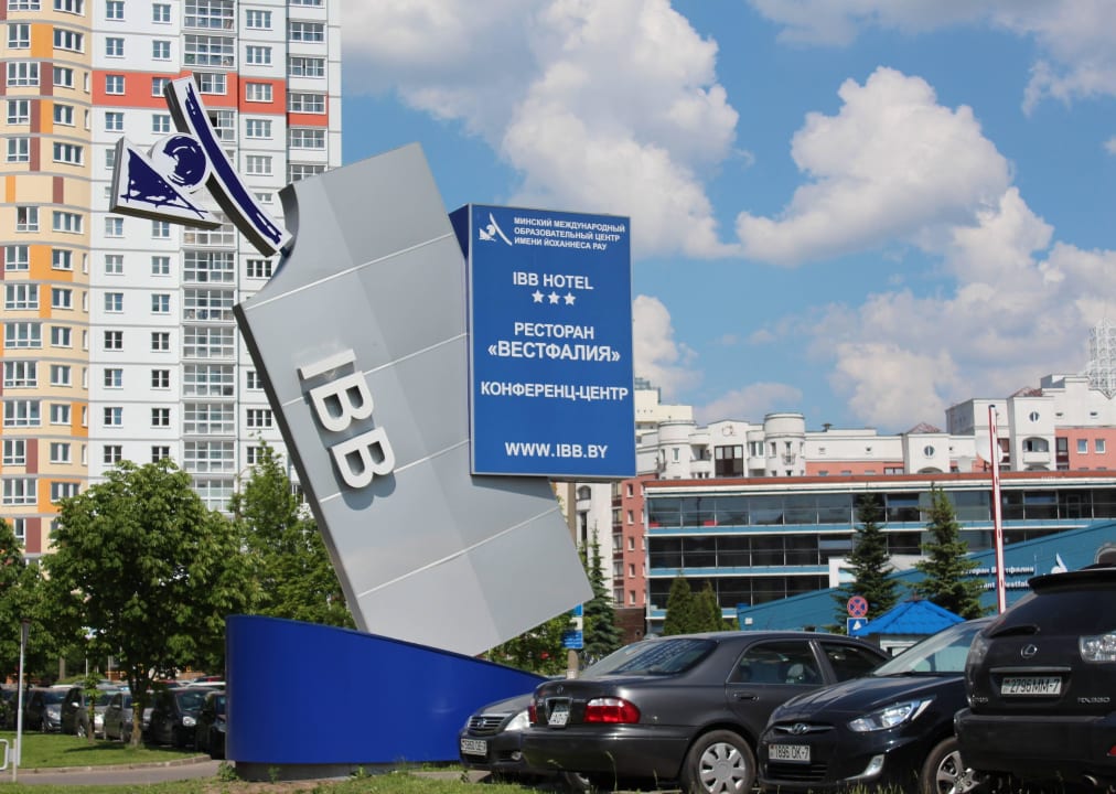 Begrüßungsschild am IBB Hotel Hotel IBB