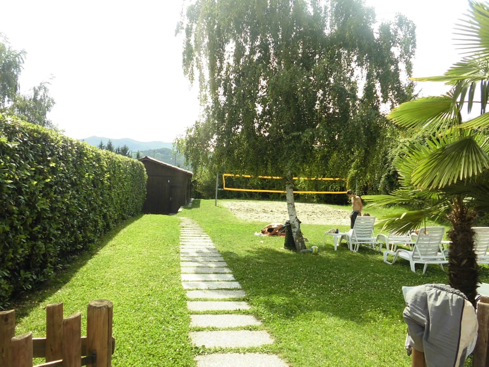 Weg zum Volleyball Hotel Residence Campi
