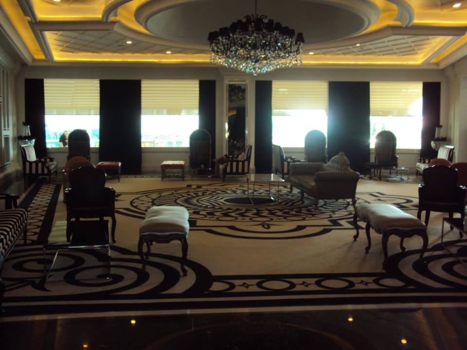 Verschiedene Sitzgelegenheiten in der Lobby Hotel Delphin Imperial
