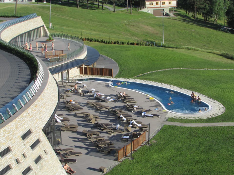 Widok na basen Hotel Arłamów