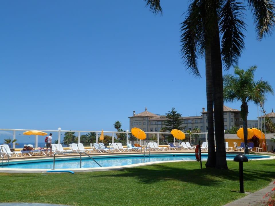 Der Pool; im Hintergrund das Casino Hotel Tigaiga