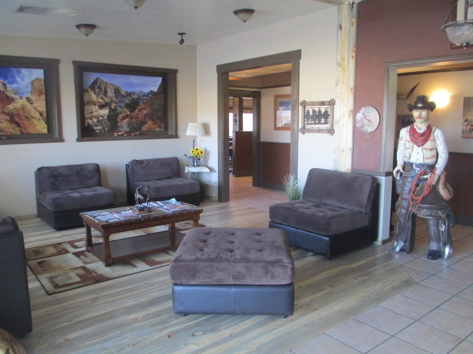 Enjoy relaxing in the foyer with friends Broken Spur Inn & Steakhouse