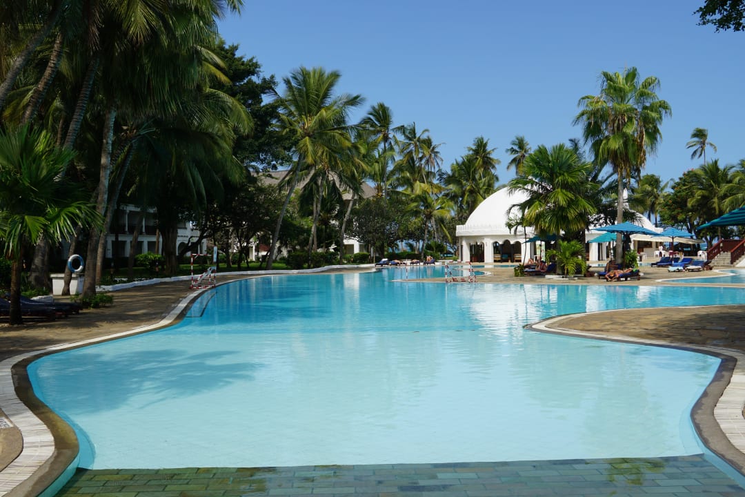 Pool Hotel Southern Palms Beach Resort