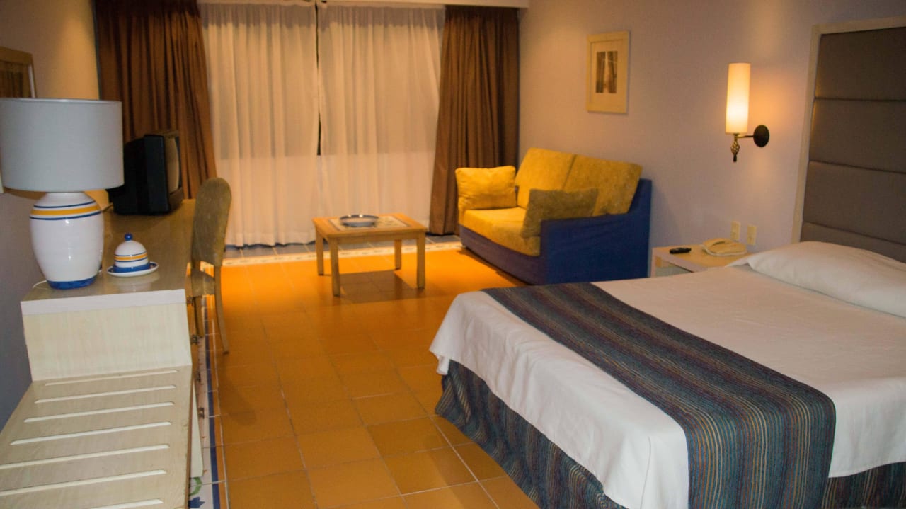 Großes Zimmer mit Couch Memories Miramar Havana