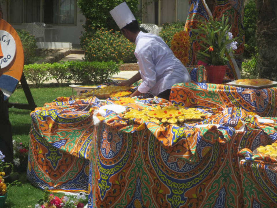 Orangenbüffet im Garten Menaville Safaga