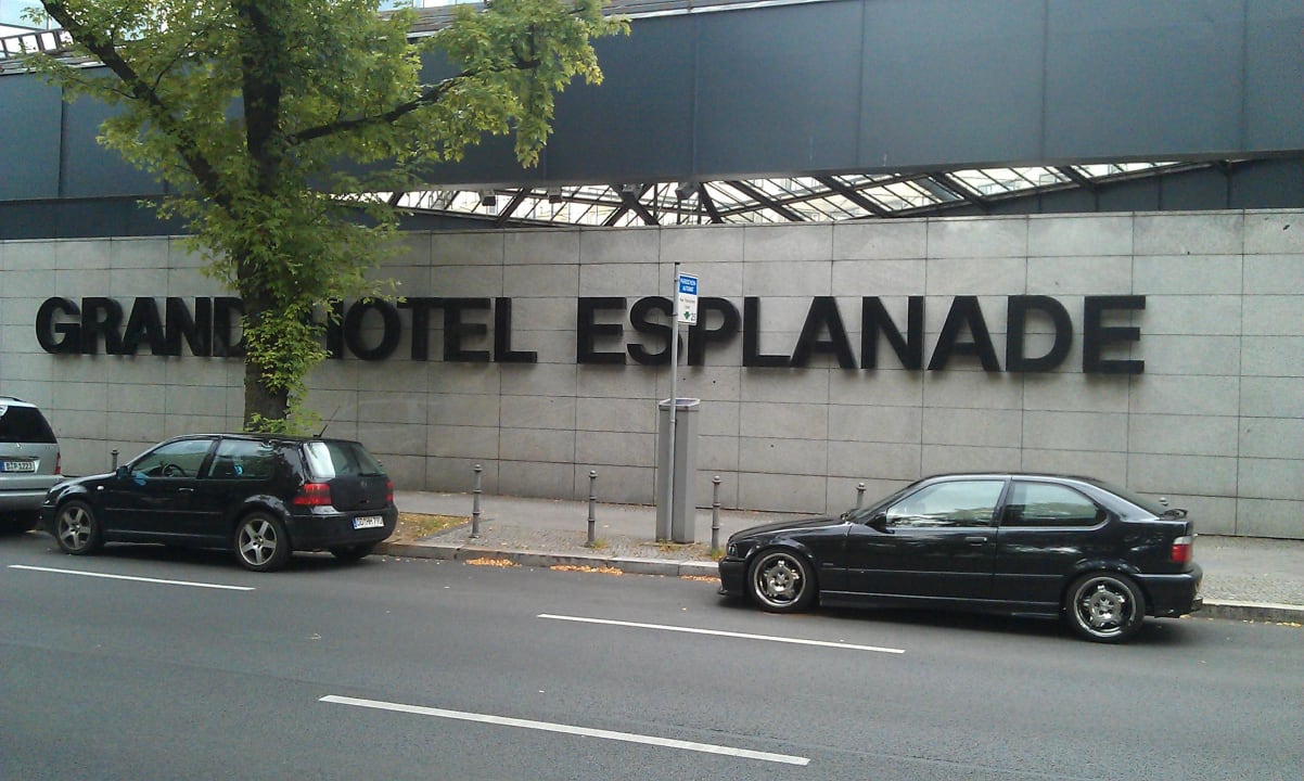 Einfahrt Sheraton Berlin Grand Hotel Esplanade