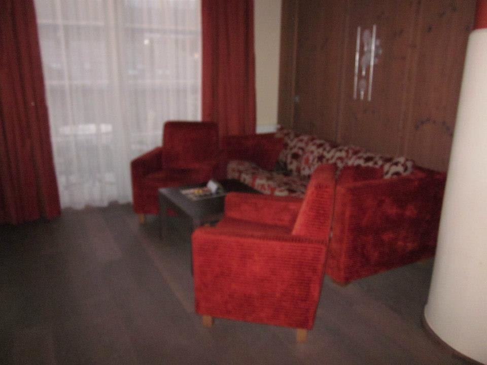 Gemütliche Sitzecke Designer-Suite Alpina Alpendorf