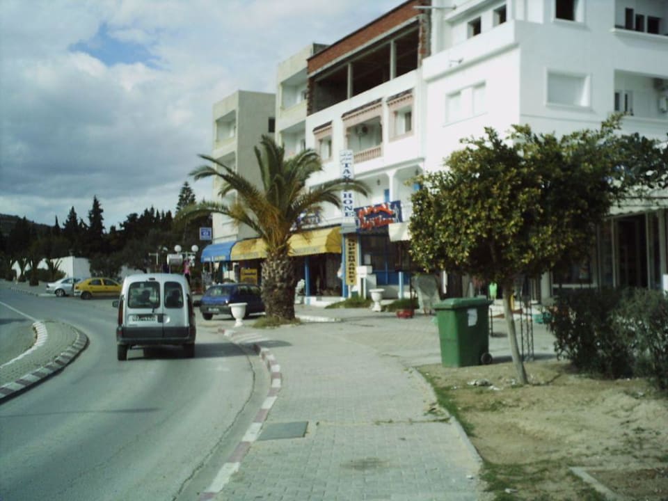 Strassen vor dem Hotel (Supermarkt usw.) TUI BLUE Palm Beach Hammamet