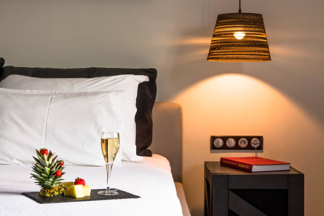 A kiss good night Hotel Dion Palace Resort and Spa