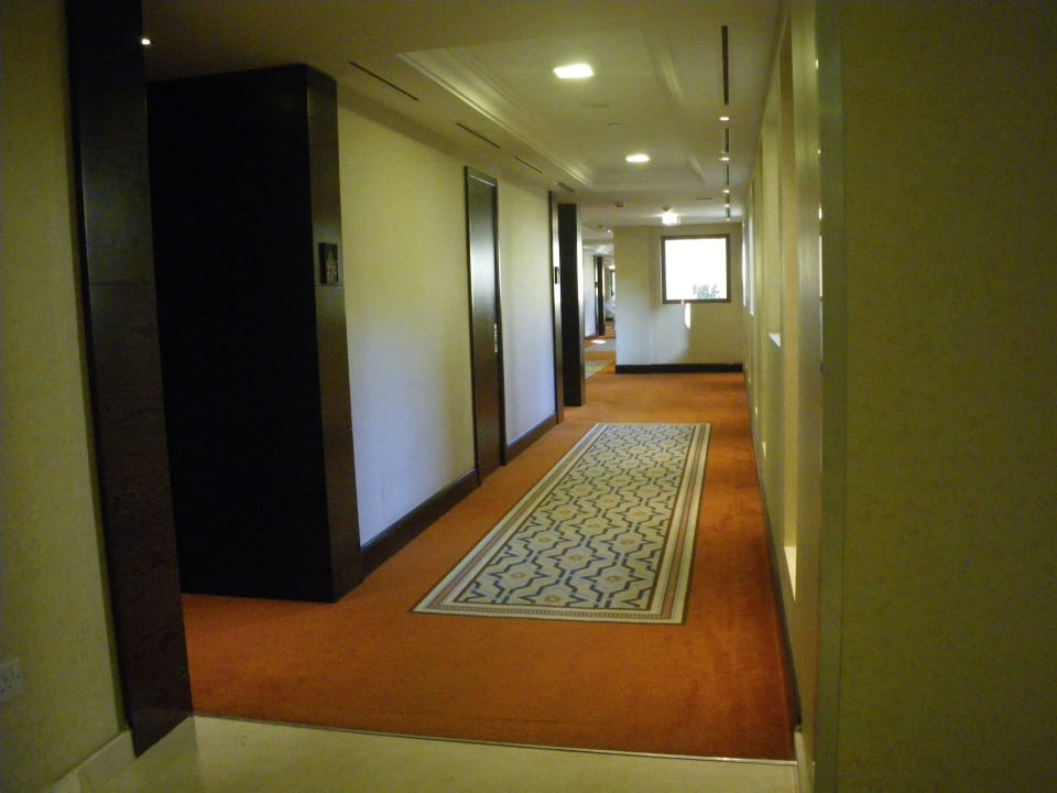 Gang im Hauptgebäude Hilton Garden Inn Ras Al Khaimah