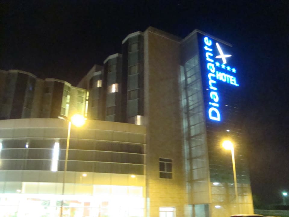 Beleuchteter Hotelkomplex Hotel Diamante