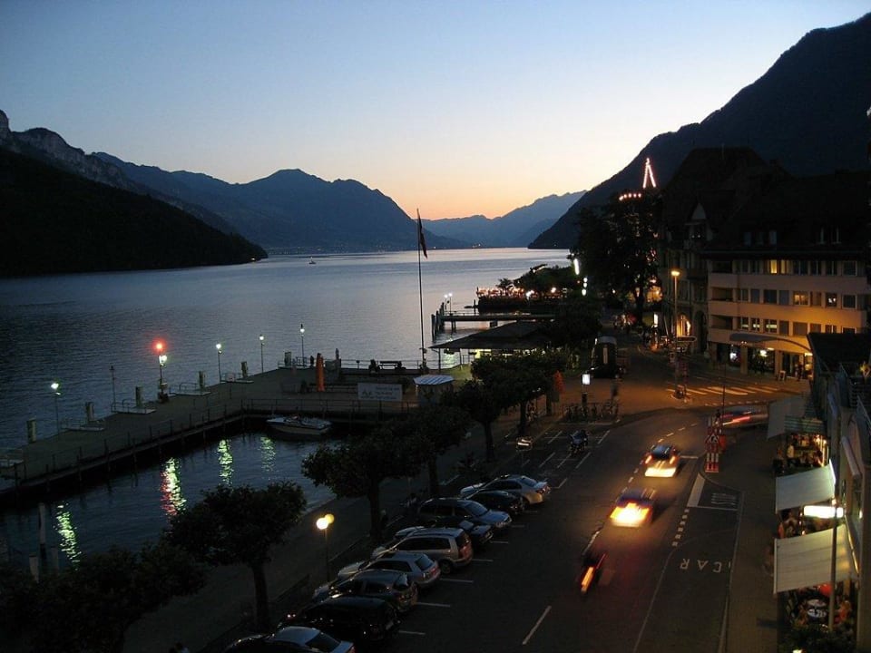Seepromenade bei Nacht Hotel Schmid und Alfa am See
