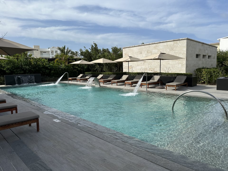 Pool Lopesan Costa Bávaro Resort, Spa & Casino