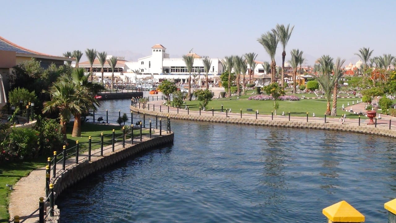 Künstliche Lagune zum Strand Pickalbatros Dana Beach Resort - Hurghada