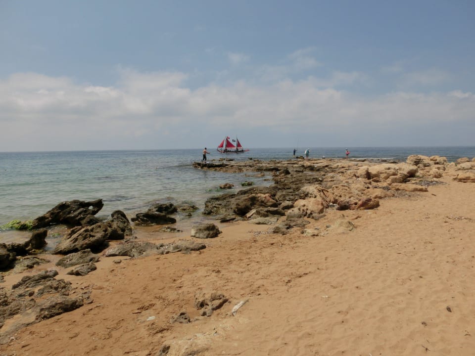 Nach der Felszunge kommt der... Azura Deluxe Resort & Spa Hotel