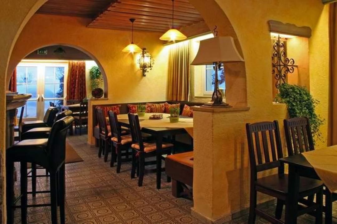 Unser behaglicher Gastraum mit Bar Romantik Pension Lehrberg