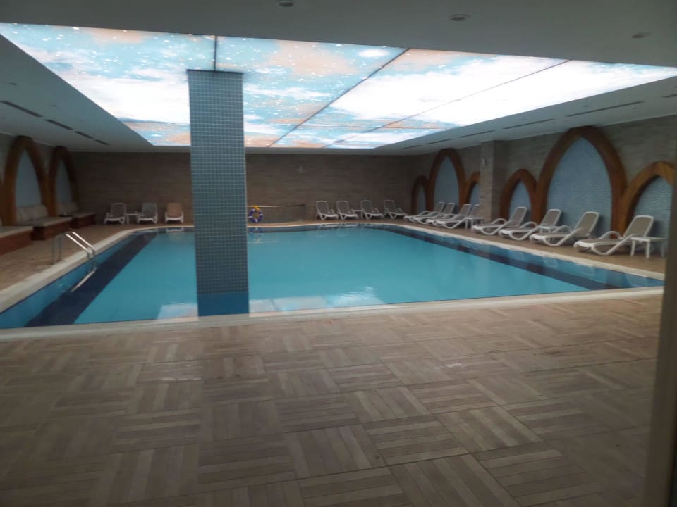 Indoor Pool -30 Grad Wasserthemperatur im Winter Mary Hotel Side