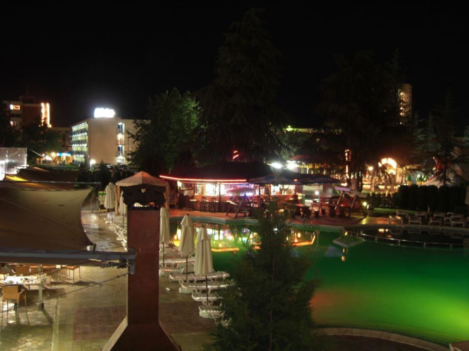 Poolbar Nachts Hotel Baikal