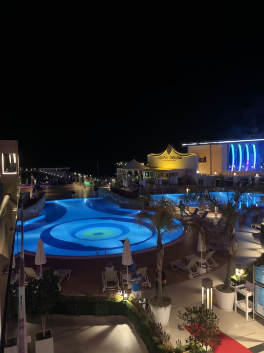 Pool Azura Deluxe Resort & Spa Hotel