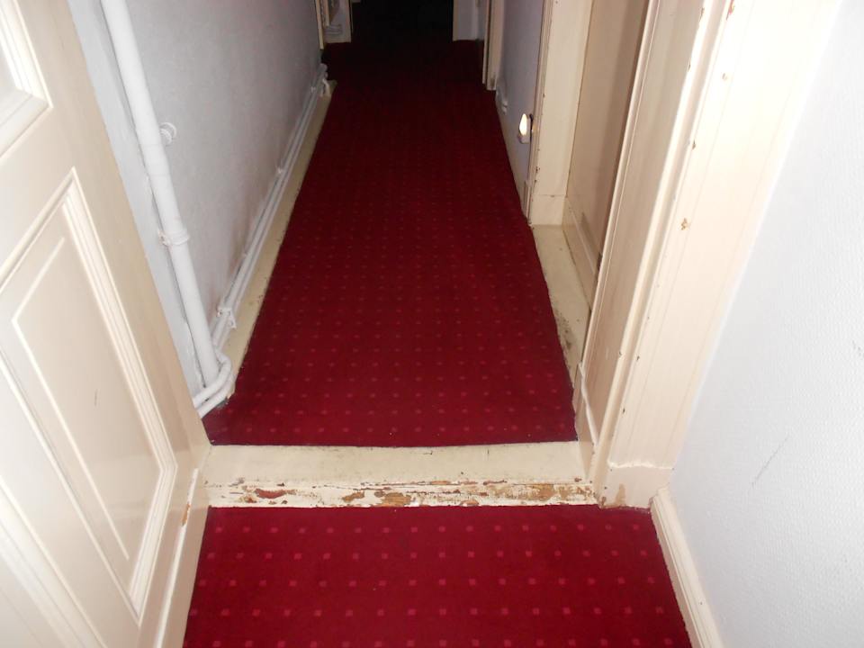 ...wie auch hier Macken  Hotel Zimmer des Westens