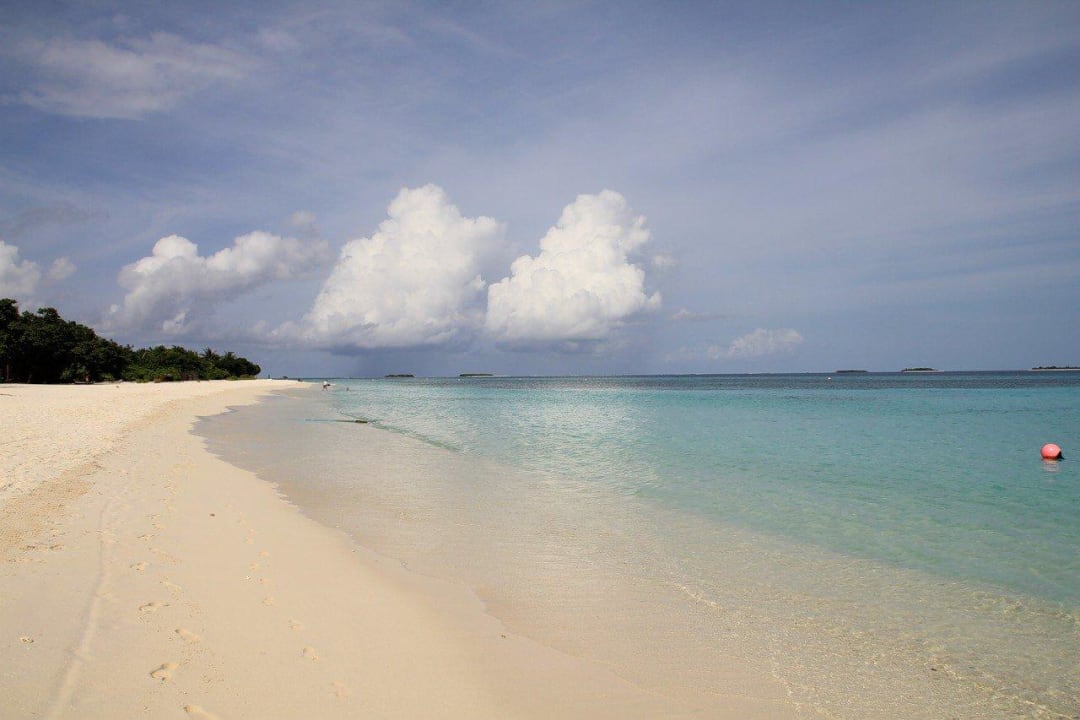 Берег Kuredu Island Resort & Spa