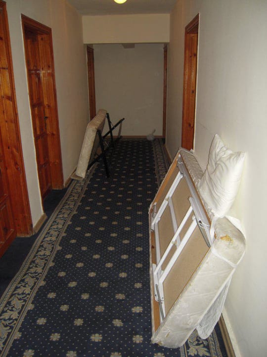 Eingangsbereich zum Zimmer Club Hotel Pineta