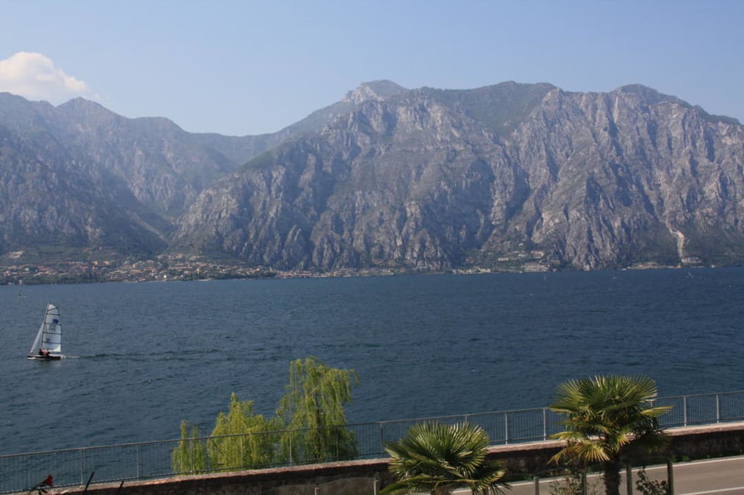 Blick ans Westufer vom Balkon Hotel Al Molino