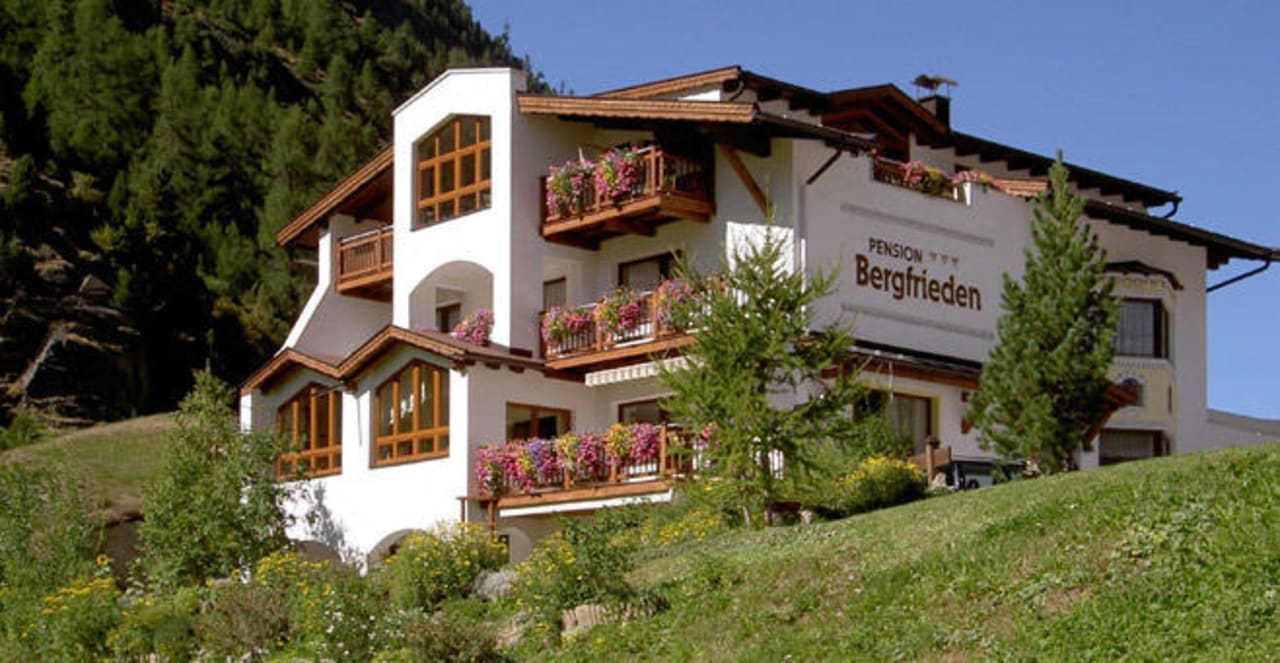Sommeransicht Pension Bergfrieden