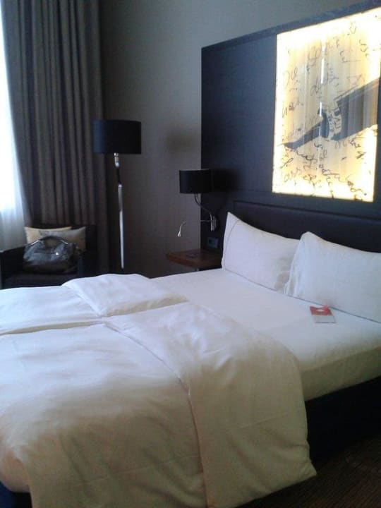 Doppelzimmer - Betten Sheraton Hannover Pelikan Hotel