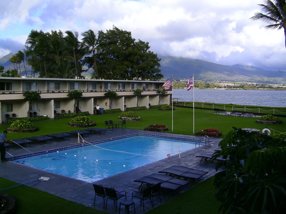 Blick auf Pool und Meer / Hafen Maui Seaside Hotel