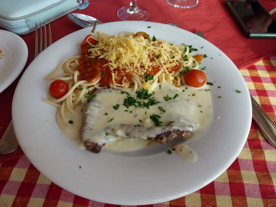 Ital. Restaurant - "Schnitzel" mit Spaghetti Dunes D'or Ocean Club
