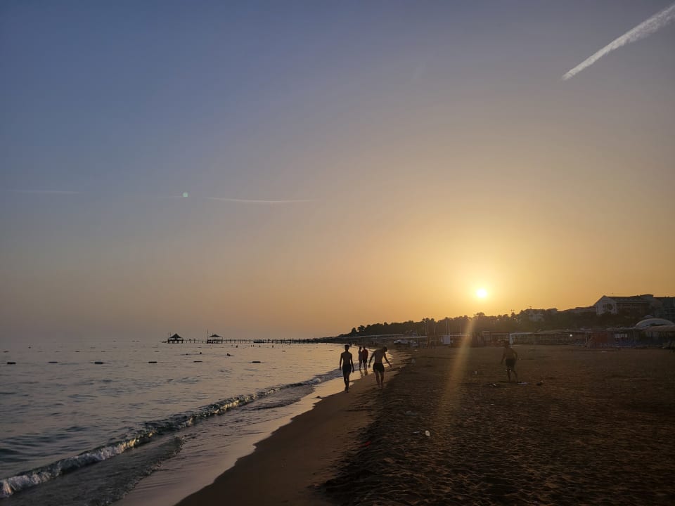 Strand Dream World Palace Hotel