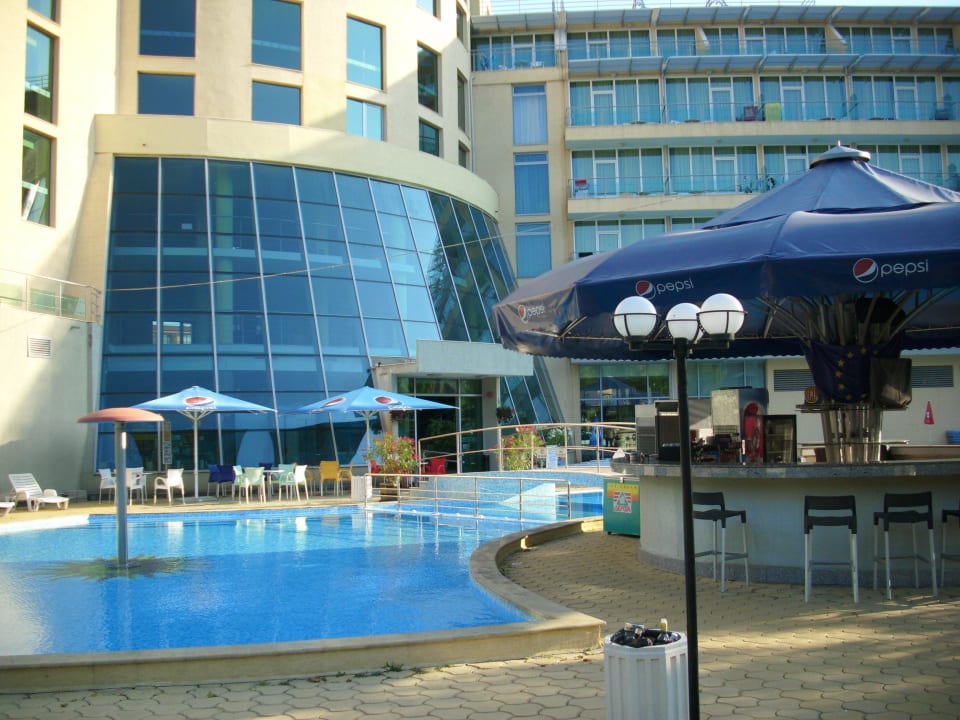 Pool mit Bar Hotel Ivana Palace