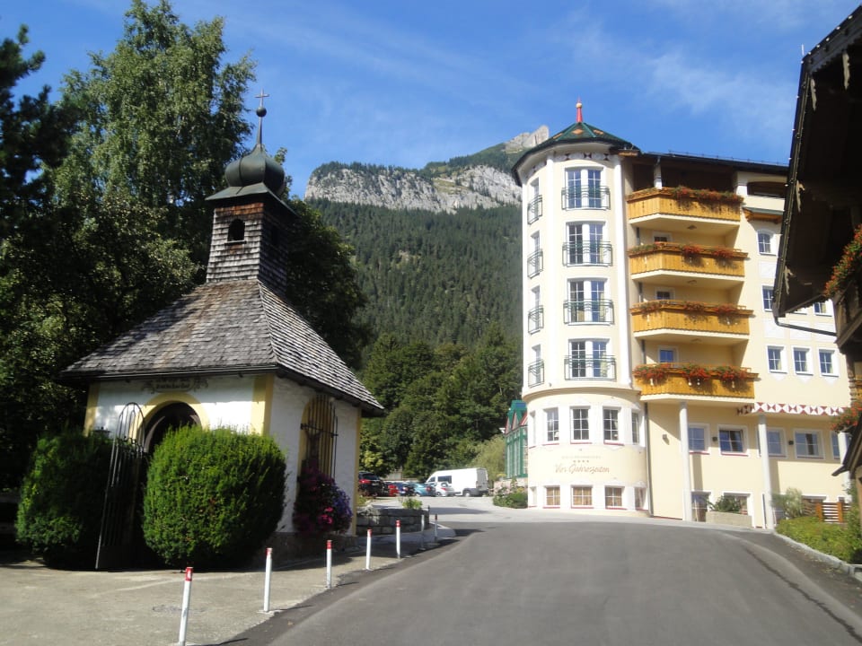 Einmal von der Seite Wellnessresort Vier Jahreszeiten