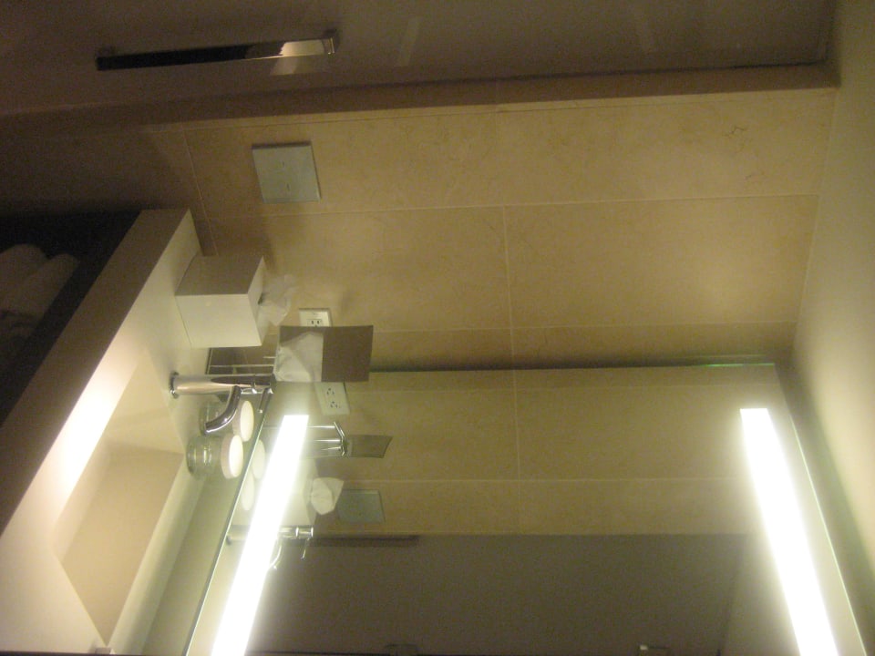 BAd sehr geräumig und originell Conrad New York Downtown